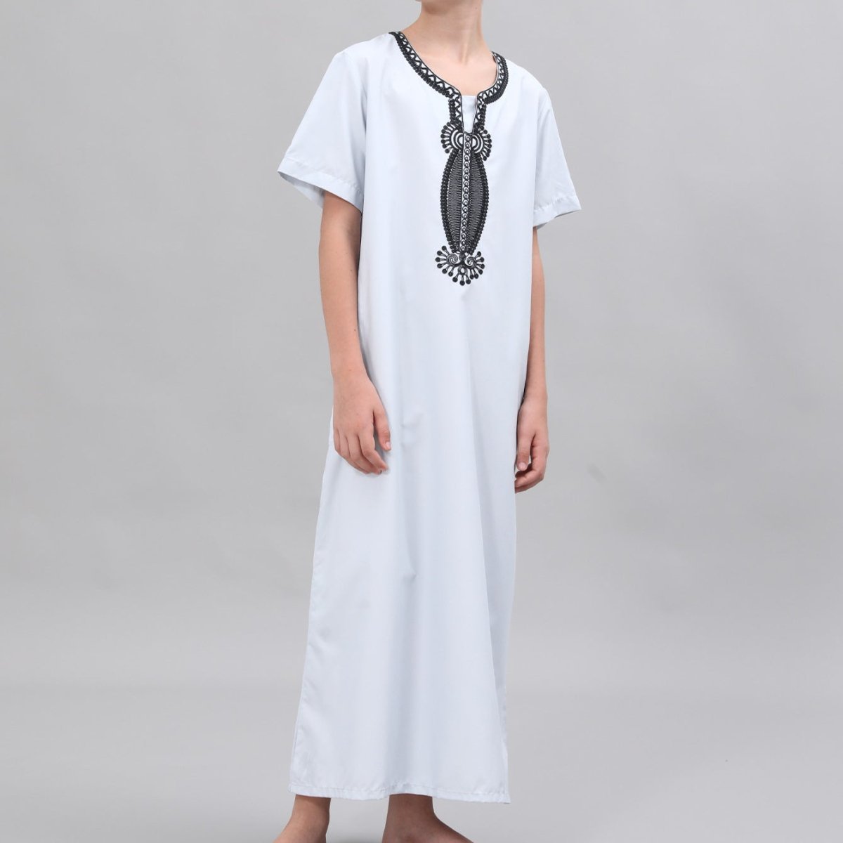 Boys' Embroidered Thobe with Ornate Neckline(MKB036)