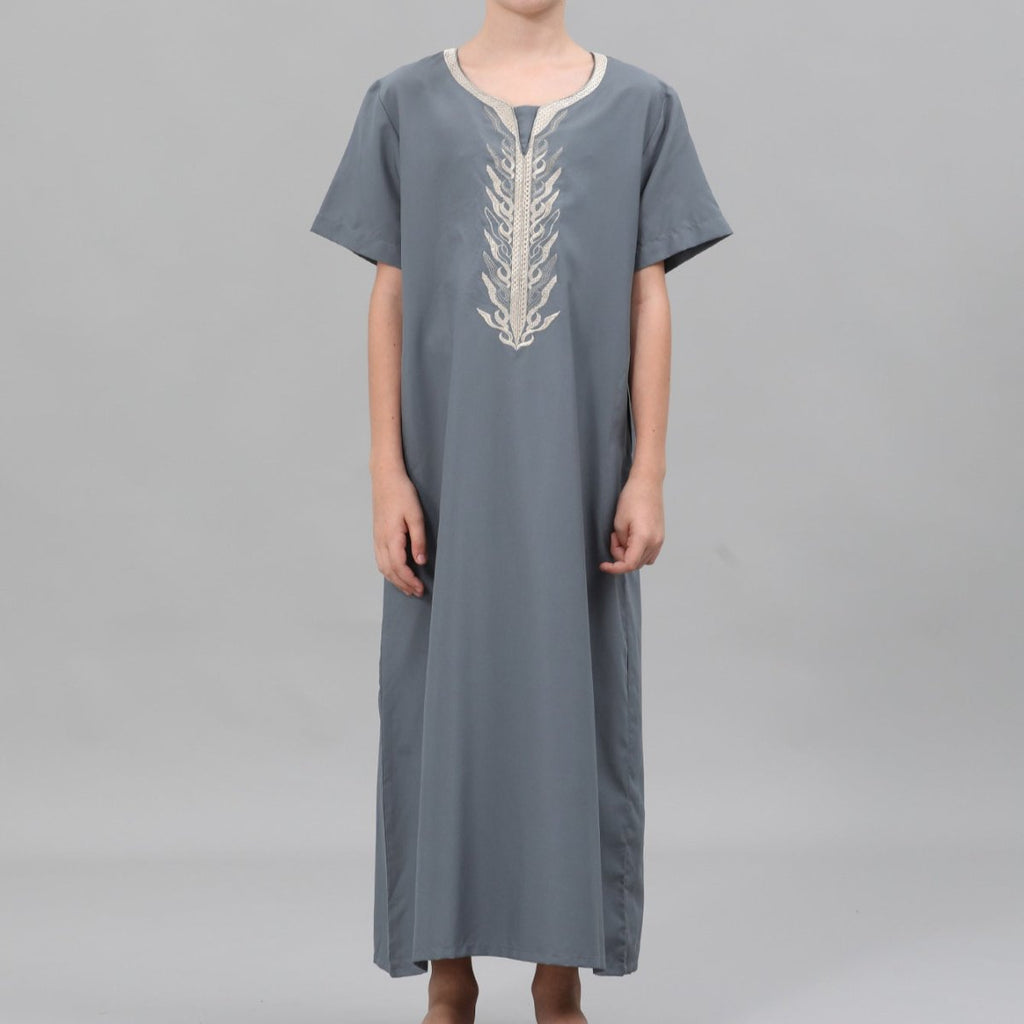 Boys' Embroidered Thobe with Side Pockets(MKB035)